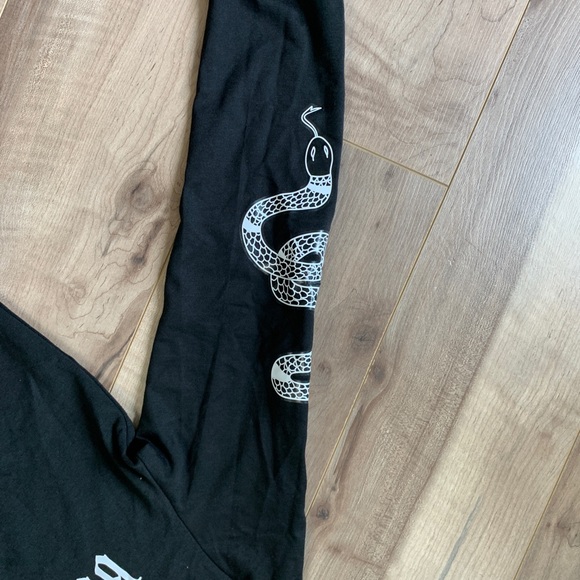 NWOT Snake and slogan graphic sweatshirt - Picture 6 of 6